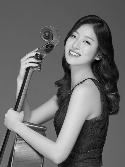 Min_Ji_427x570